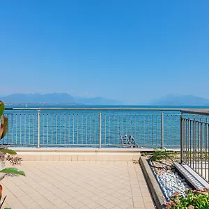 https://residenza-miralago-ii-by-wonderful-italy.it-lombardy.com