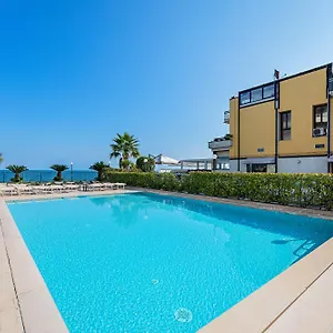 https://residenza-miralago-ii-by-wonderful-italy.it-lombardy.com